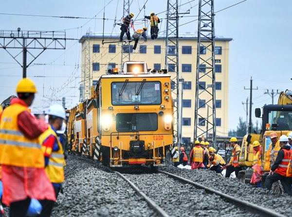 汇巨福配资 京沪铁路下行线拨接完成施工